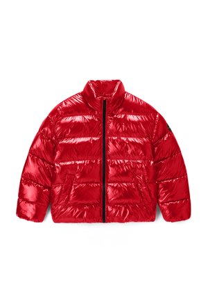 Doudoune rouge brillante avec matelassage horizontal, fermeture éclair noire intégrale à l’avant, col montant et manches longues.