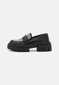 Cipele na petu s platformom - black