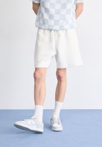 Nike Sportswear TECH FLEECE SHORT - Dresside alumine osa - sail