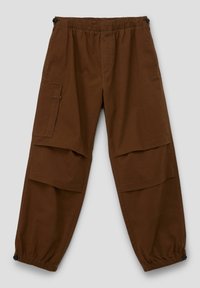 Brown cargo pants with an elastic waistband, cuffed ankles, and two large side pockets. Made of a lightweight material with a smooth texture.