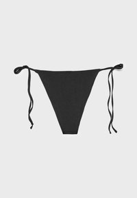 Bas de bikini triangulaire noir avec liens latéraux ajustables sur un fond clair uni.