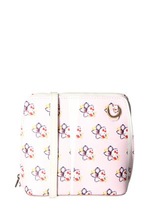 Sac synthétique rose à motif floral, avec des accents blancs, une boucle à l'avant et une fermeture éclair. Forme rectangulaire compacte.