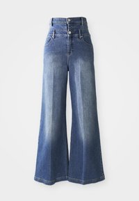 Jean en denim bleu taille haute à jambes larges avec fermeture à double bouton et poches avant, affichant un motif à rayures verticales délavées.