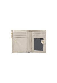 Portafoglio bifold beige con scomparti per carte multiple, una finestra per l'ID trasparente con chiusura a scatto e una tasca con zip per monete sul lato sinistro.