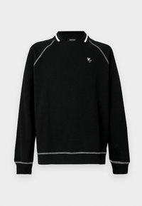 Μαύρο φούτερ με λευκή γιακά και διακοσμητικές ραφές. Διαθέτει ραγκλάν μανίκια και μικρό λογότυπο στο στήθος. Μαλακό ύφασμα, άνετη εφαρμογή.