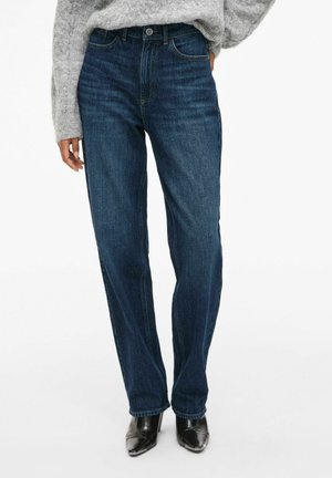 Jean en denim bleu foncé avec une coupe droite, présentant des coutures visibles, une poche avant et une fermeture à bouton en métal.