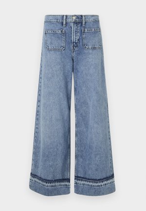 Lyse blå denim vid bukse med høy midje, to baklommer og kontrasterende sømmer langs kantene.
