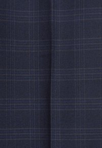 Marine geblokt stof met een ruitpatroon en fijne blauwe lijnen. Gelaagde weving, gemiddelde gewicht, geschikt voor op maat gemaakte kleding.