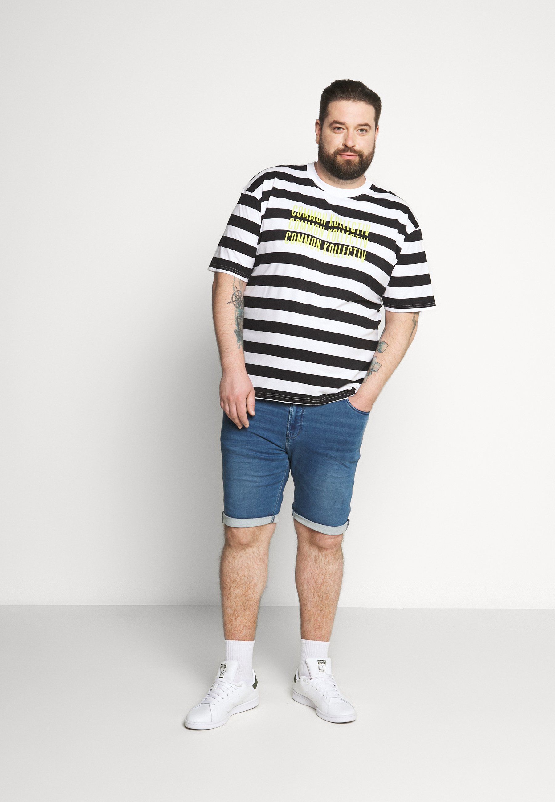 Common Kollectiv PLUS WILSON STRIPE T shirts med print Common Kollectiv PLUS STRIPED - T-shirts med print - white