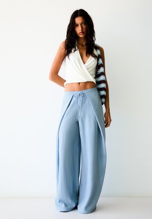 Bershka, TROUSERS - Bukser - light blue