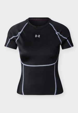 Μαύρο κοντομάνικο ελαστικό μπλουζάκι Under Armour με λευκό αντίθετο ράψιμο και λογότυπο στο μπροστινό μέρος, σχεδιασμένο για αθλητική απόδοση.