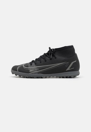 Schwarzer High-Top Fußballschuh mit strukturierter Sohle, Schnürsenkeln und silbernem Nike Mercurial-Logo an der Seite.