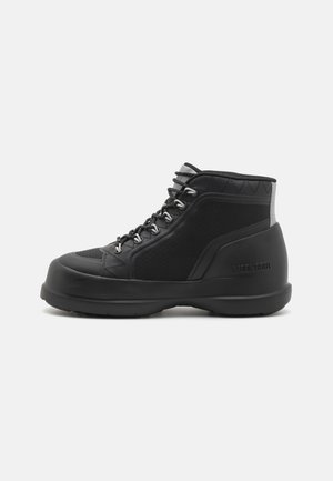 Moon Boot LUNA TREK MID UNISEX - Členkové čižmy - black