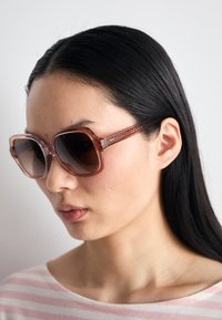 Selecionado, saddle/dusty rose gradient/brown gradient