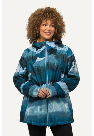 Kleurige geïsoleerde jas met een capuchon, voorzien van een blauw en teal abstract patroon, een voorkantrits en elastische manchetten. Zachte, gladde textuur.