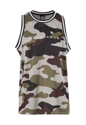 Bezrukávové športové tielko s maskáčovým vzorom v čiernej, zelenej, hnedej a bielej farbe a bielym nápisom "DANGEROUS" cez hrudník.