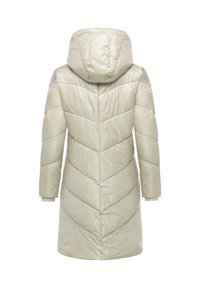 Polstret, hettejakke i lys beige med en skinnende finish. Har chevron-quilting, lange ermer og ribbede mansjetter.