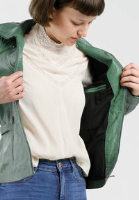 NO N4ME Lederjacke - grün prime