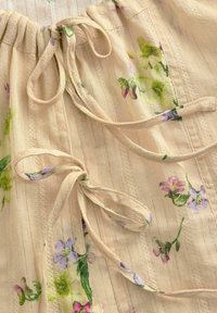 REGULAR FIT TIE FRONT PUFF SHORT SLEEVE - Blúz - natural floral print