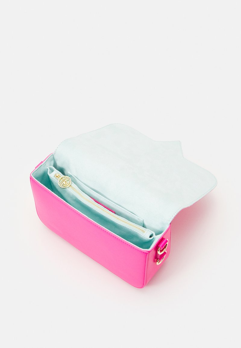 Damen Handtaschen | CHIARA FERRAGNI RANGE EYELIKE SKETCH Handtasche fandango/gelb - PB44362 Damen Handtaschen | CHIARA FERRAGNI RANGE EYELIKE SKETCH Handtasche fandango/gelb - PB44362