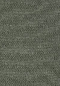 Tessuto lavorato a maglia di colore verde scuro con una texture morbida. Presenta un motivo di punto uniforme e leggere variazioni di colore.