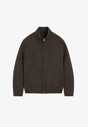 Brązowa kurtka z wysokim kołnierzem, zamkiem błyskawicznym i dwoma bocznymi kieszeniami. Charakteryzuje się gładką teksturą i minimalistycznym designem.