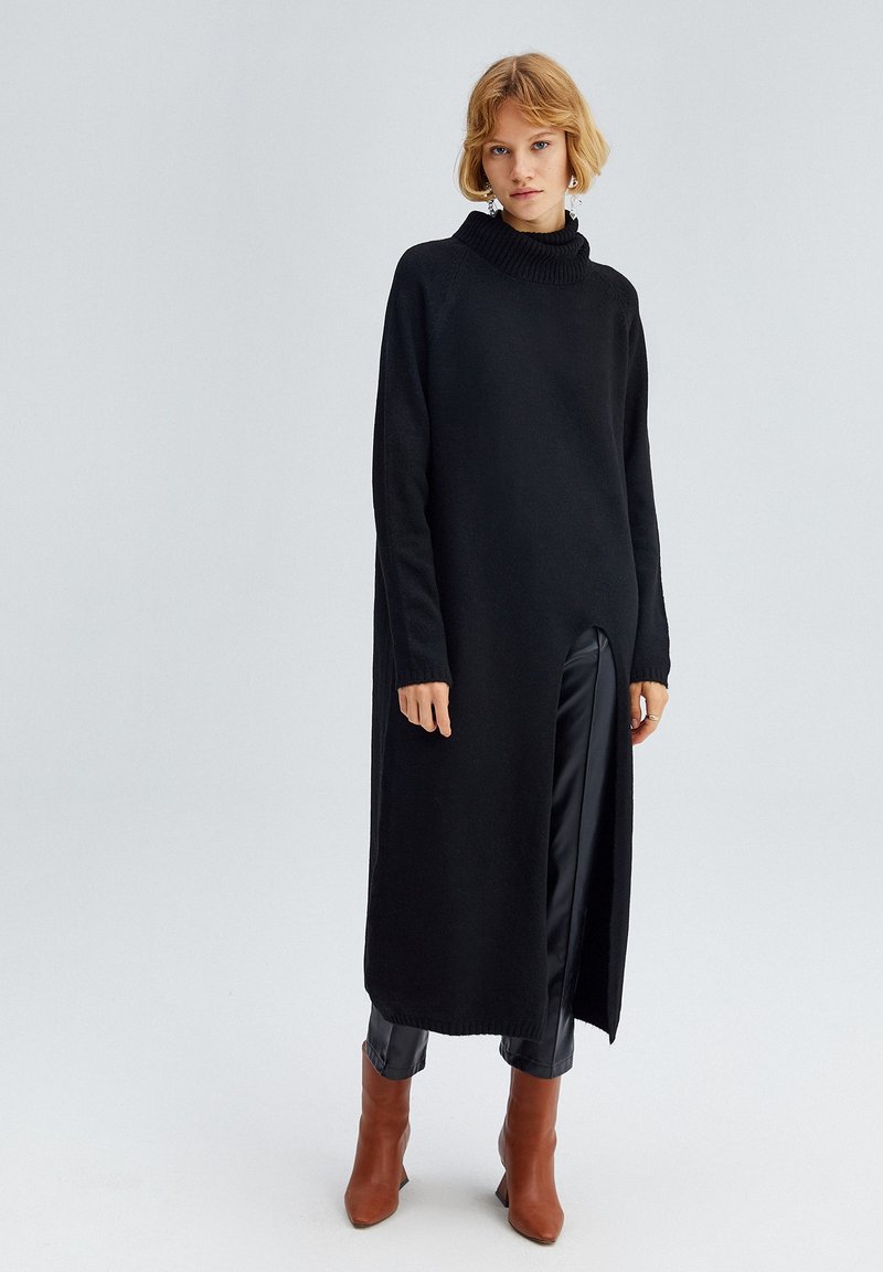 Touché Privé TUNIC WITH FRONT SLIT - Džemperis - black