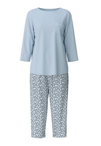 Lichtblauw langemouwtop met een borstzak en gebloemde pyjamabroek in wit en marineblauw, vervaardigd uit zachte, comfortabele stof.