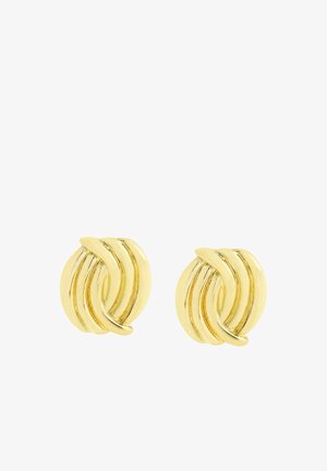 Een paar ronde gouden oorbellen met een gedraaide, gestreepte ontwerp en een gladde, gepolijste afwerking op een witte achtergrond.