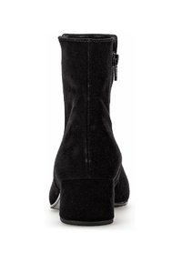 Zwarte enkelboots van suède materiaal met een lage blokhak, sluiting met een ritssluiting aan de achterkant en een gladde textuur, met een elegante silhouet.