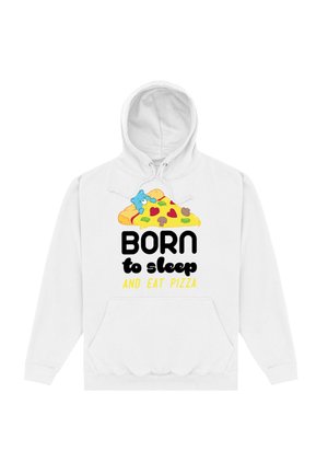 Hvid hættetrøje med et pizzagraphik med hjerter og en bjørn. Teksten lyder "FØDT til at sove OG SPISE PIZZA" i fed sorte og gule skrifttyper.