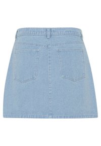 Svetlo modra jeans krila z visokim pasom, dvema hrbnima žepoma in ravnim krojem. Tkanina je gladka, z rahlim bledenjem blizu roba.