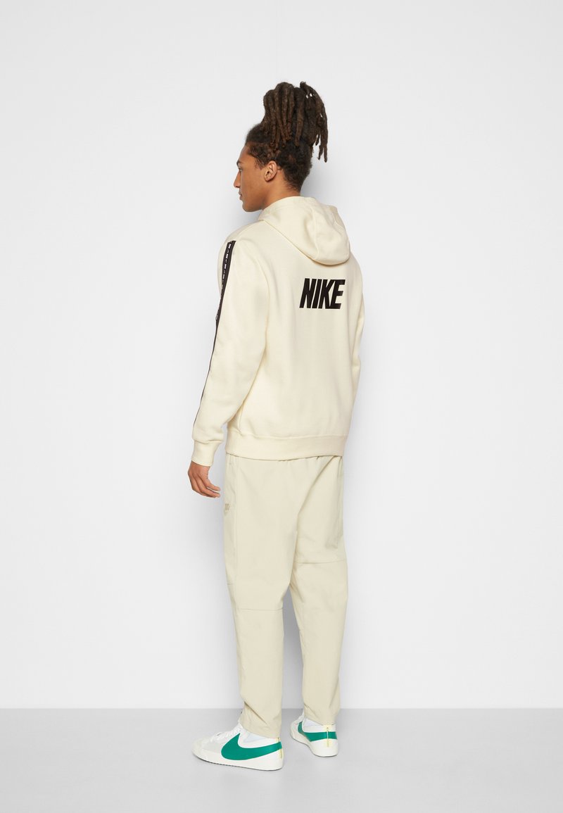 Herren Kapuzenpullover | Nike Sportswear REPEAT HOODIE Sweatshirt coconut milk/offwhite - UF78173 Herren Kapuzenpullover | Nike Sportswear REPEAT HOODIE Sweatshirt coconut milk/offwhite - UF78173