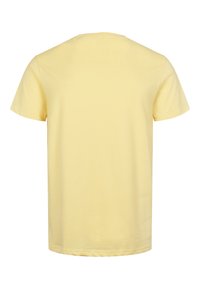 Tricou galben din bumbac, cu guler rotund și mâneci scurte, având un design simplu și o textură netedă, văzut din spate.