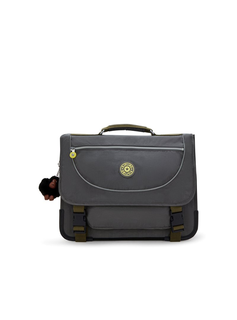 Bolso mensajero de tela gris con solapa, acentos verdes, logo en la parte frontal, asa en la parte superior, cremallera y llavero decorativo de mono.