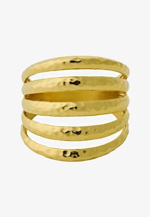 Szeroka złota bransoleta mankietowa z pięcioma młotkowymi teksturowanymi paskami rozmieszczonymi równomiernie.