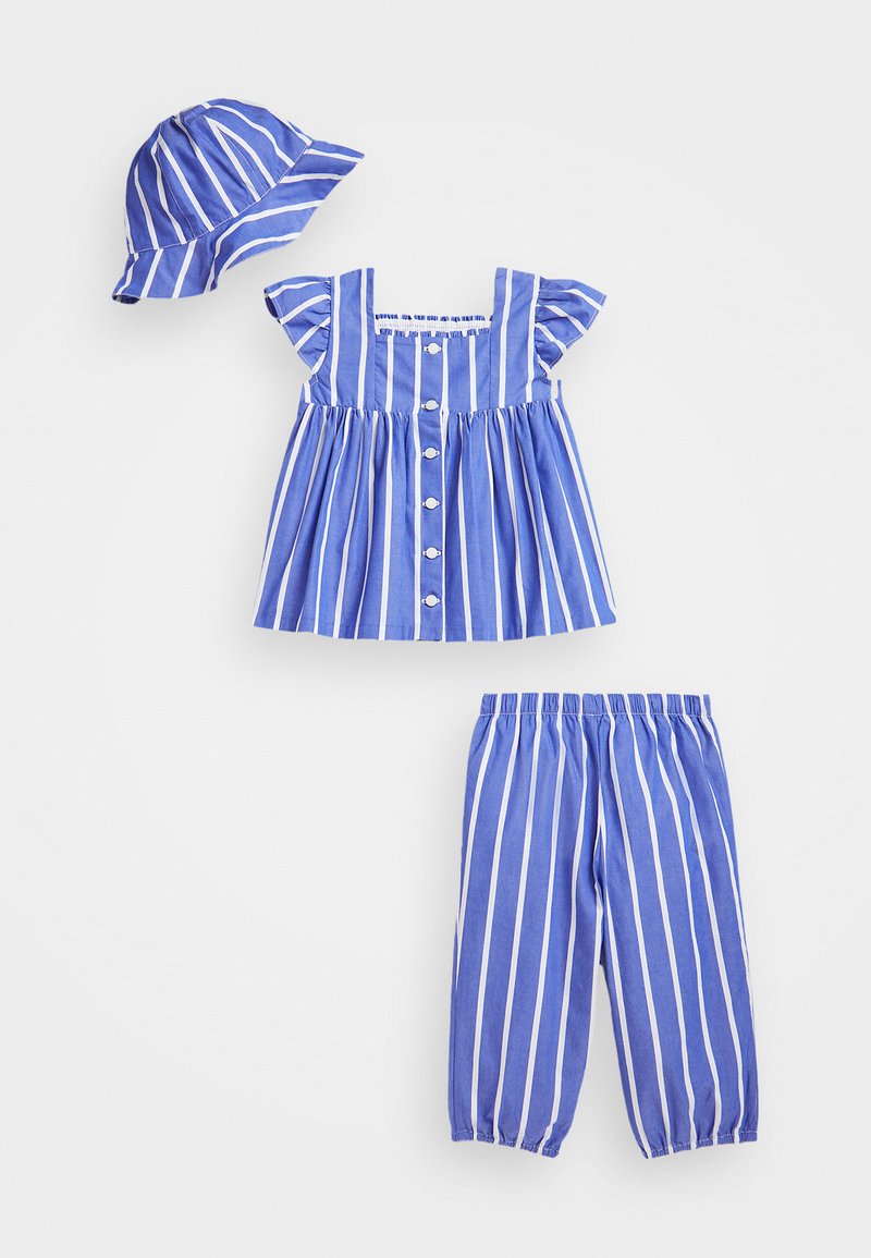 Mėlynos ir baltos juostelės su pūstomis rankovėmis, priekyje mygtukais, derinamos su atitinkamomis juostelėmis kelnių ir kibiru. Minkšta medvilnės medžiaga.