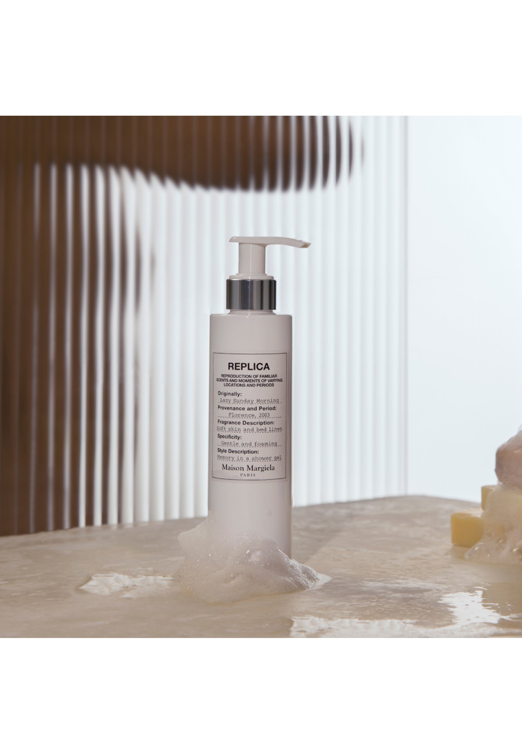 【新品】Maison Margiela REPLICA ☆関税込☆Maison Margiela☆Stained Effect Replica Sneakers