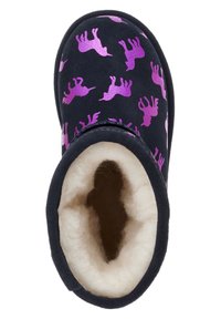 Czarne buty z różowym wzorem jednorożca, miękkim futerkiem w środku i okrągłym noskiem. Gładka powierzchnia z wyściełanym wnętrzem dla komfortu.