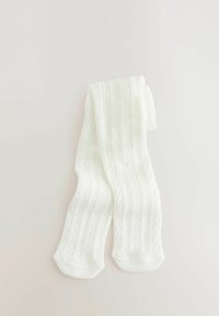 Weiße gestrickte Socken mit einer gerippten Textur und Kabelmustern. Weiches Material und ein einheitliches Design mit verstärkten Zehen- und Fersenbereichen.