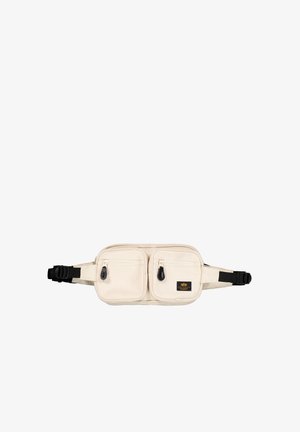 Borsa a cintura in tessuto crema con due tasche con zip, accessori neri, una tracolla nera regolabile e una patch con logo.