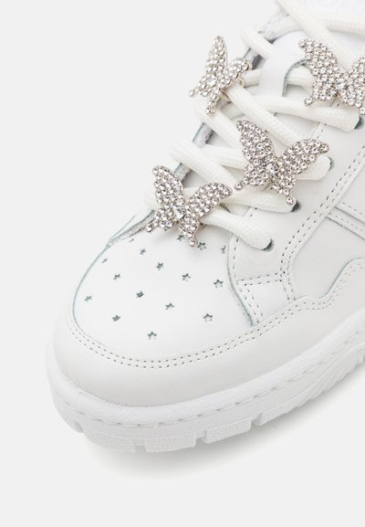 CHIARA FERRAGNI Sneakers basse - white