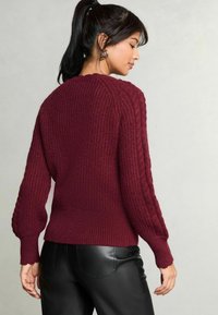 Lipsy Neule - red