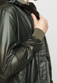 Alpha Industries Impermeable - khaki