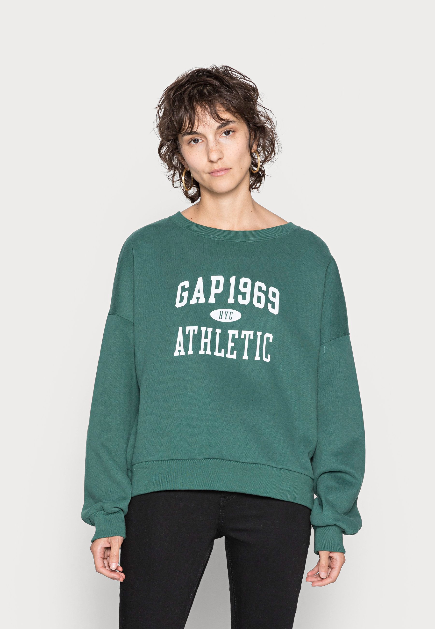 green gap sweatshirt