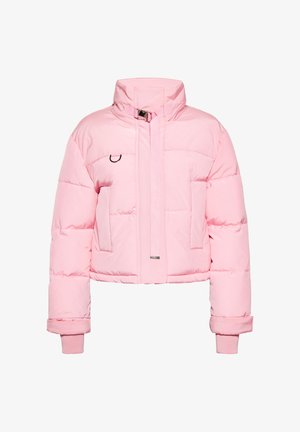 Giacca puffa rosa con colletto alto, design cropped, due tasche frontali e una chiusura frontale distintiva con un accent metallico.