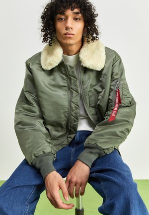 B 15 - Winter jacket - vintage green