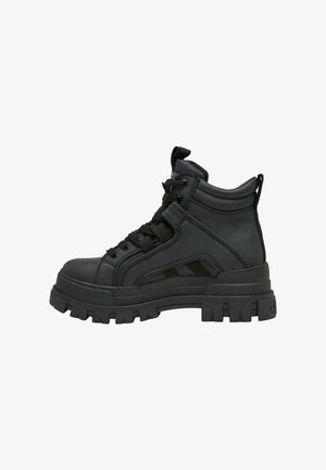 Platvormtallaga poolsaapad - black