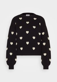 Schwarzer, gestrickter Pullover mit einem cropped Design, der durchgehend cremefarbene Herzmuster aufweist, sowie gerippte Bündchen und Saum.