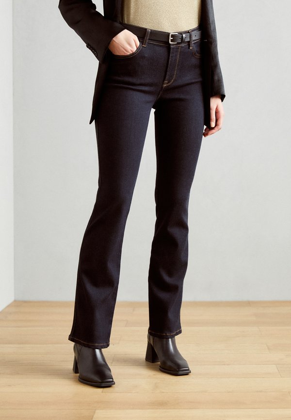 DELUXE - Flared Jeans